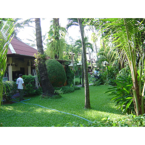 รูปถ่าย ไทย(Thailand) ภูเก็ต(Phuket) ป่าตอง(Patong) ถนนสาย 2(2nd Road) 2005-12 27