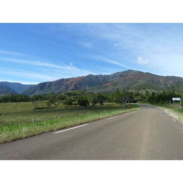 รูปถ่าย นิวแคลิโดเนีย(New Caledonia) ถนนจากตงตูตาไปทีโอ(Tontouta to Thio road) 2010-05 27