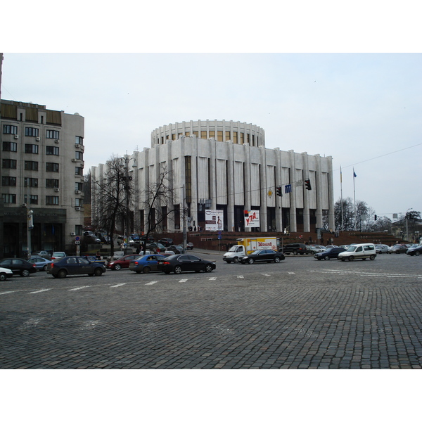 รูปถ่าย ยูเครน(Ukraine) เคียฟ(Kiev) ถนนเครชชาตือค(Kreschatyk Street) 2007-03 29