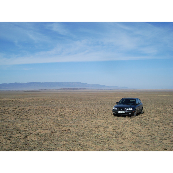 รูปถ่าย คาซัคสถาน(Kazakhstan) ถนนจากอัลมาตีไปหุบผาชารึน(Almaty to Charyn Canyon road) 2007-03 5