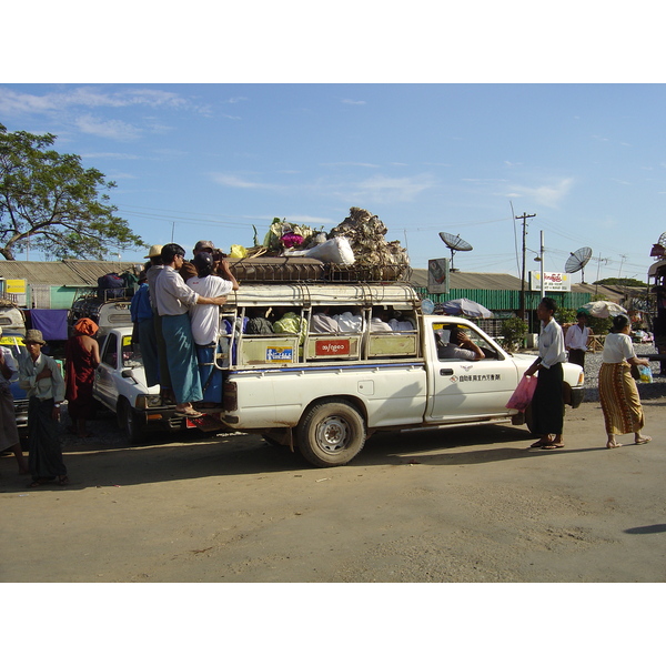 รูปถ่าย พม่า(Myanmar) ย่างกุ้ง(Yangon) 2005-01 32