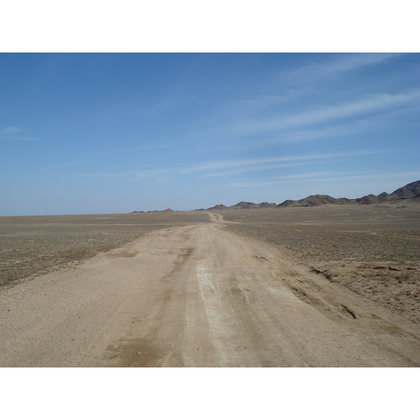 รูปถ่าย คาซัคสถาน(Kazakhstan) ถนนจากอัลมาตีไปหุบผาชารึน(Almaty to Charyn Canyon road) 2007-03 170