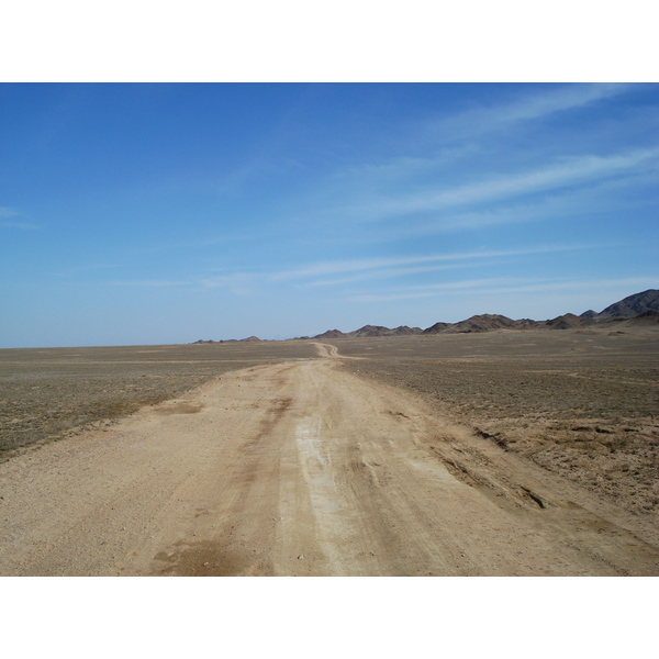รูปถ่าย คาซัคสถาน(Kazakhstan) ถนนจากอัลมาตีไปหุบผาชารึน(Almaty to Charyn Canyon road) 2007-03 194