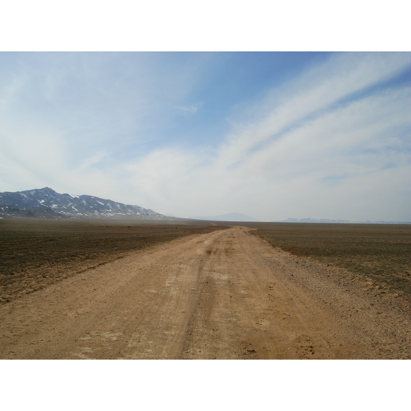 รูปถ่าย คาซัคสถาน(Kazakhstan) ถนนจากอัลมาตีไปหุบผาชารึน(Almaty to Charyn Canyon road) 2007-03 193