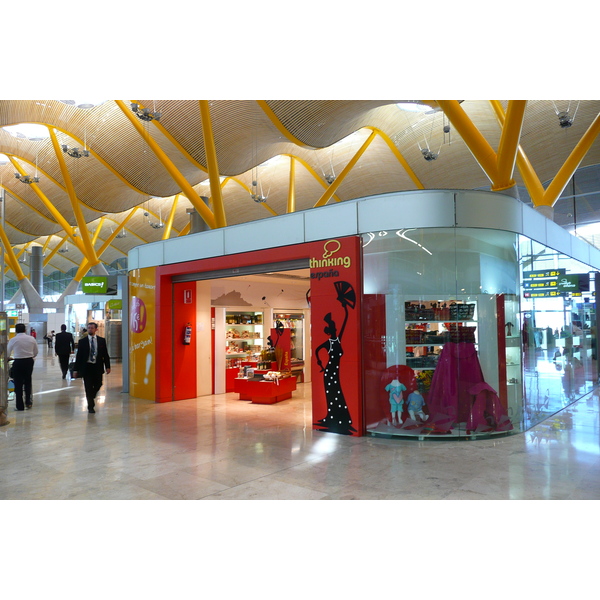 รูปถ่าย สเปน(Spain) มาดริค(Madrid) ท่าอากาศยานบาราคัส(Barajas Airport) 2007-09 46