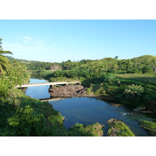 รูปถ่าย ฟิจิ(Fiji) ถนนจากนาดีไปซิงกาโตกา(Nadi to Sigatoka road) 2010-05 24