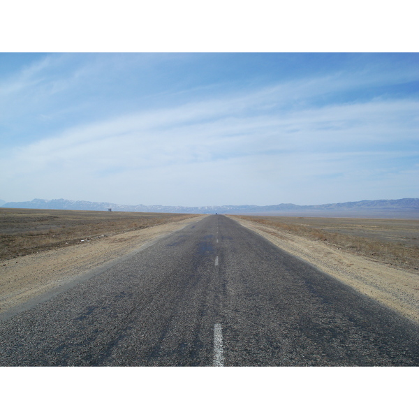 รูปถ่าย คาซัคสถาน(Kazakhstan) ถนนจากอัลมาตีไปหุบผาชารึน(Almaty to Charyn Canyon road) 2007-03 158