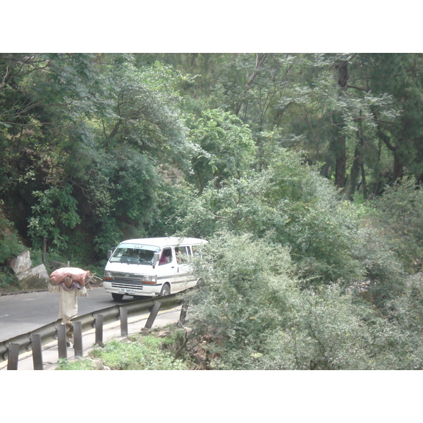 รูปถ่าย ปากีสถาน(Pakistan) ถนนจากอิสลามาบัดไปมัรรี(Islamabad to Murree road) 2006-08 18