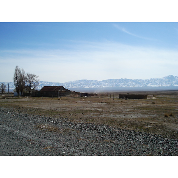 รูปถ่าย คาซัคสถาน(Kazakhstan) ถนนจากอัลมาตีไปหุบผาชารึน(Almaty to Charyn Canyon road) 2007-03 48