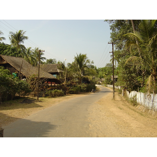 รูปถ่าย พม่า(Myanmar) ถนนจากทวายไปหาดหม่องมะกัน(Road from Dawei to Maungmagan beach) 2005-01 61