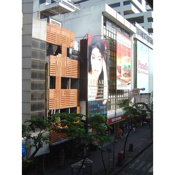 รูปถ่าย ไทย(Thailand) กรุงเทพมหานคร(Bangkok) ถนนสีลม(Silom Road) 2005-12 1