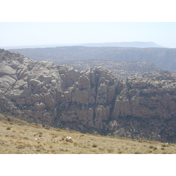รูปถ่าย จอร์แดน(Jordan) ถนนจากเปตราไปดานา(Petra to Dana road) 2004-10 7