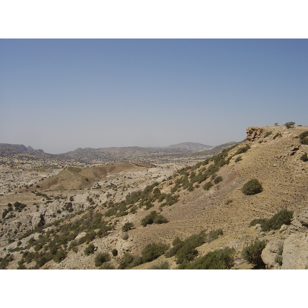รูปถ่าย จอร์แดน(Jordan) ถนนจากเปตราไปดานา(Petra to Dana road) 2004-10 3