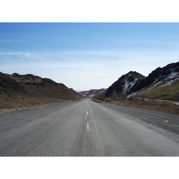 รูปถ่าย คาซัคสถาน(Kazakhstan) ถนนจากอัลมาตีไปหุบผาชารึน(Almaty to Charyn Canyon road) 2007-03 33