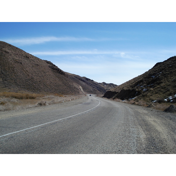 รูปถ่าย คาซัคสถาน(Kazakhstan) ถนนจากอัลมาตีไปหุบผาชารึน(Almaty to Charyn Canyon road) 2007-03 3