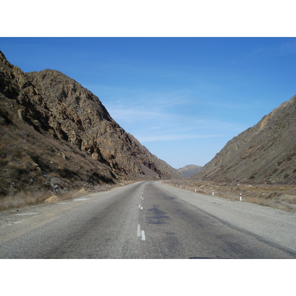 รูปถ่าย คาซัคสถาน(Kazakhstan) ถนนจากอัลมาตีไปหุบผาชารึน(Almaty to Charyn Canyon road) 2007-03 142