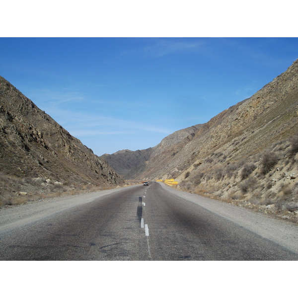 รูปถ่าย คาซัคสถาน(Kazakhstan) ถนนจากอัลมาตีไปหุบผาชารึน(Almaty to Charyn Canyon road) 2007-03 57