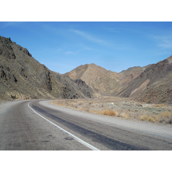 รูปถ่าย คาซัคสถาน(Kazakhstan) ถนนจากอัลมาตีไปหุบผาชารึน(Almaty to Charyn Canyon road) 2007-03 85