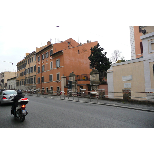 รูปถ่าย อิตาลี(Italy) โรม(Rome) ถนนริมน้ำจานีโกเลนเซ(Lungotevere Gianicolense) 2007-11 21