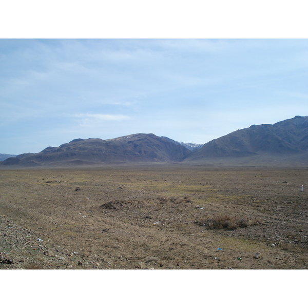 รูปถ่าย คาซัคสถาน(Kazakhstan) ถนนจากอัลมาตีไปหุบผาชารึน(Almaty to Charyn Canyon road) 2007-03 118