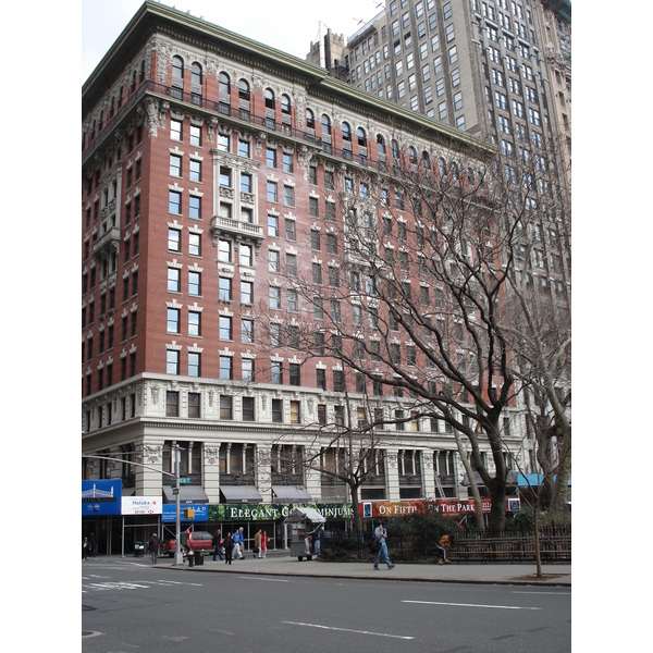 รูปถ่าย สหรัฐอเมริกา(United States) นิวยอร์ก(New York) ตามถนนฟิฟท์อเวนิว(down the 5th Avenue) 2006-03 31