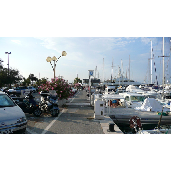 รูปถ่าย ฝรั่งเศส(France) อองทีป(Antibes) ท่าเรือโวบ็อง(Port Vauban) 2007-07 52