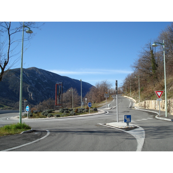 รูปถ่าย ฝรั่งเศส(France) ถนนจากกูร์เซกูลไปเกรโอลีแยร์-เล-เนจ(Coursegoule to Greolieres les neiges road) 2007-01 8