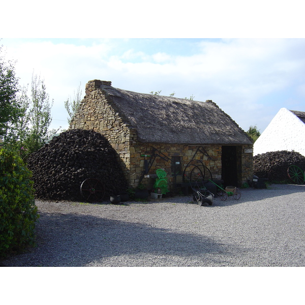 รูปถ่าย ไอร์แลนด์(Ireland) หมู่บ้านคอร์รี่บ็อก(Kerry Bog village) 2004-05 13