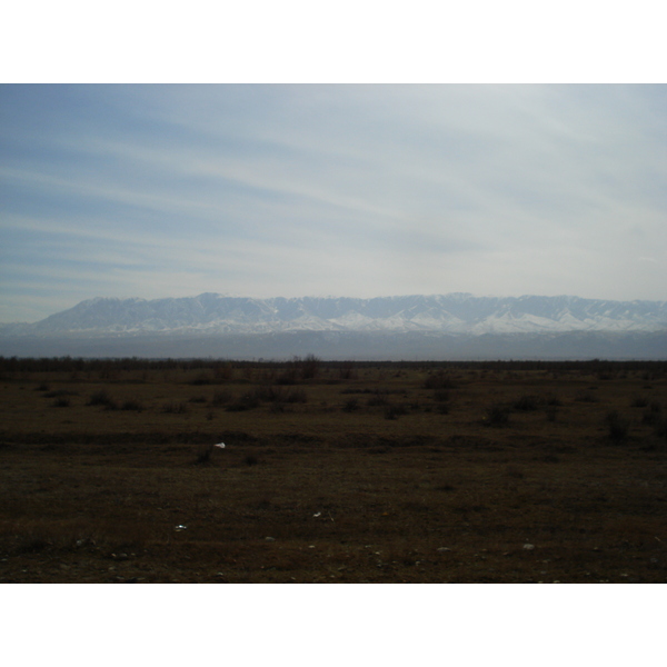 รูปถ่าย คาซัคสถาน(Kazakhstan) ถนนจากอัลมาตีไปหุบผาชารึน(Almaty to Charyn Canyon road) 2007-03 111