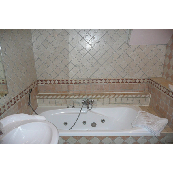 รูปถ่าย ฝรั่งเศส(France) โบแกร์(Beaucaire) โรงแรมเลด็อกตริแนร์(Les Doctrinaires Hotel) 2008-04 21
