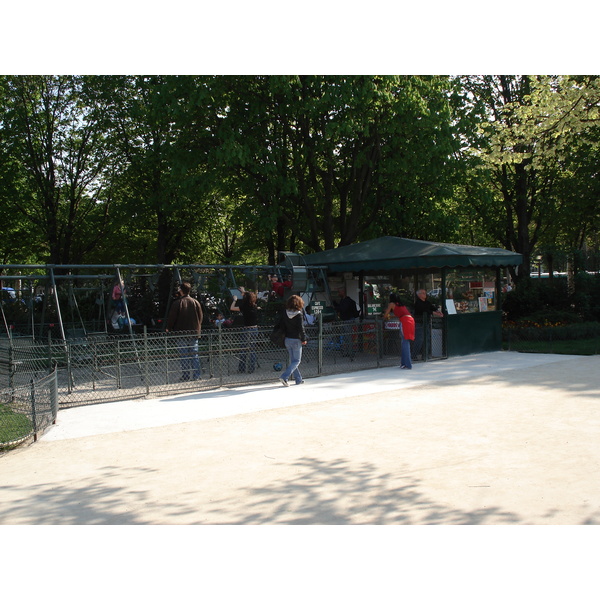 รูปถ่าย ฝรั่งเศส(France) ปารีส(Paris) ช็องเซลีเซ(Champs Elysees) 2006-04 52