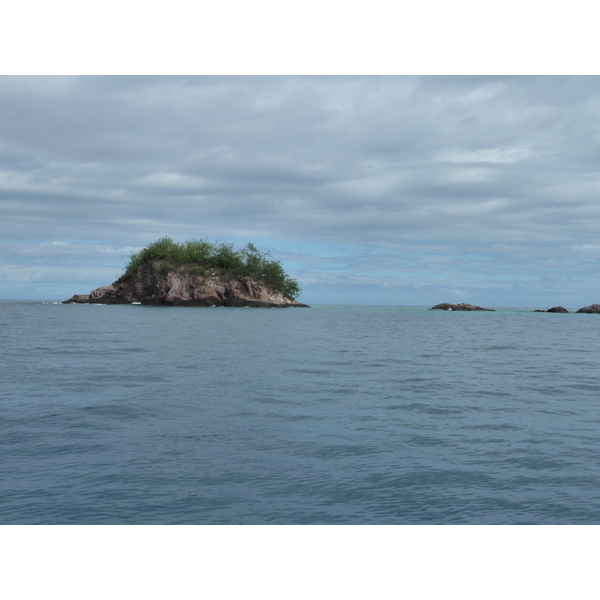 รูปถ่าย ฟิจิ(Fiji) จากเกาะอามูนูกาไปเกาะแคสต์อะเวย์(Amunuca Island to Castaway Island) 2010-05 14