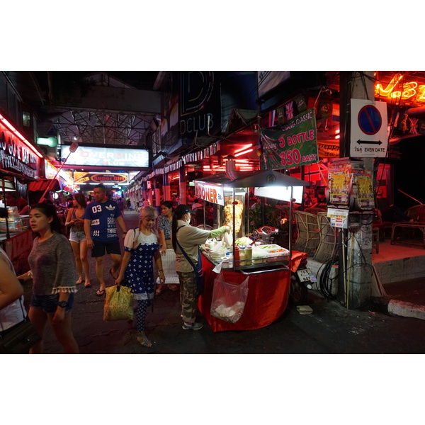 รูปถ่าย ไทย(Thailand) พัทยา(Pattaya) ถนนคนเดิน(Walking Street) 2016-12 23