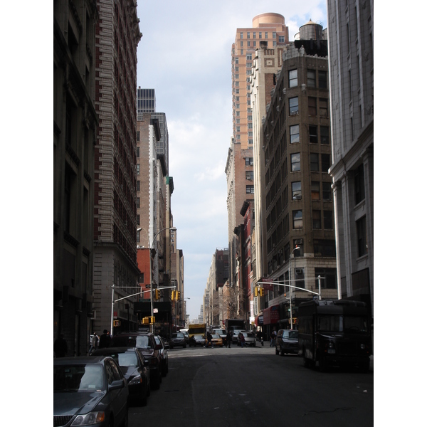 รูปถ่าย สหรัฐอเมริกา(United States) นิวยอร์ก(New York) ตามถนนฟิฟท์อเวนิว(down the 5th Avenue) 2006-03 40