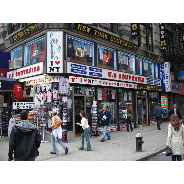 รูปถ่าย สหรัฐอเมริกา(United States) นิวยอร์ก(New York) ตามถนนฟิฟท์อเวนิว(down the 5th Avenue) 2006-03 58