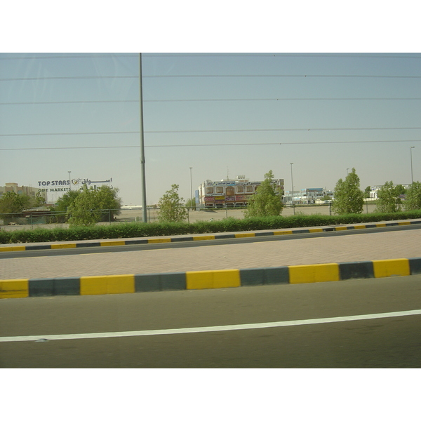 รูปถ่าย สหรัฐอาหรับเอมิเรตส์(United Arab Emirates) จากอัลเลอินไปถนนอาบูดาบี(Al Ain to Abu Dhabi Road) 2005-09 13