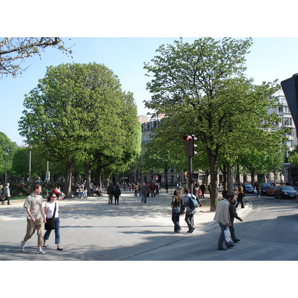 รูปถ่าย ฝรั่งเศส(France) ปารีส(Paris) ช็องเซลีเซ(Champs Elysees) 2006-04 19