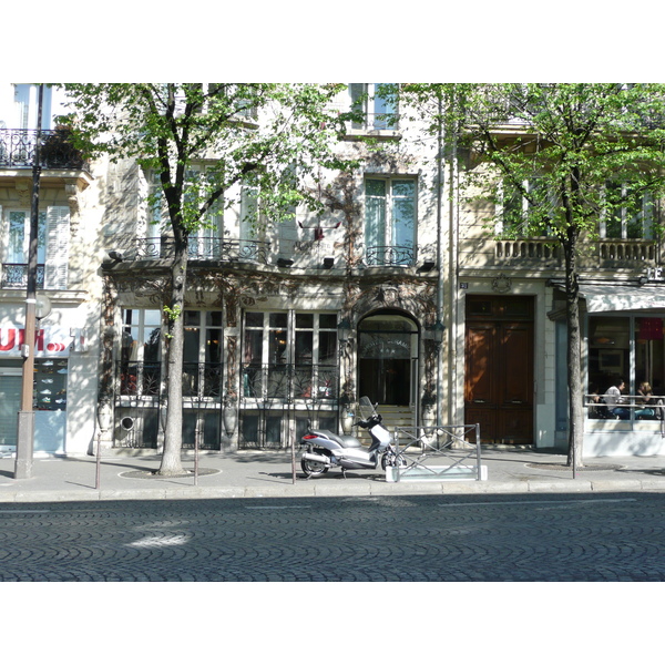 รูปถ่าย ฝรั่งเศส(France) ปารีส(Paris) คุ้มที่ 17 (17th Arrondissement) ถนนวากราม(Avenue de Wagram) 2007-05 12