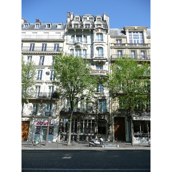 รูปถ่าย ฝรั่งเศส(France) ปารีส(Paris) คุ้มที่ 17 (17th Arrondissement) ถนนวากราม(Avenue de Wagram) 2007-05 13