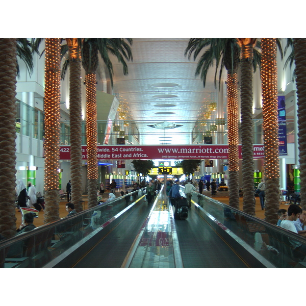 รูปถ่าย สหรัฐอาหรับเอมิเรตส์(United Arab Emirates) ดูไบ(Dubai) สนามบินดูไบ(Dubai International Airport) 2005-03 6