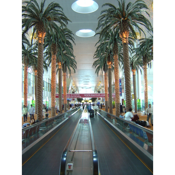 รูปถ่าย สหรัฐอาหรับเอมิเรตส์(United Arab Emirates) ดูไบ(Dubai) สนามบินดูไบ(Dubai International Airport) 2005-03 5