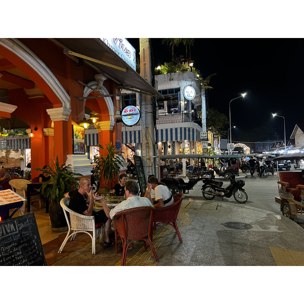 รูปถ่าย กัมพูชา(Cambodia) เสียมราฐ(Siem Reap) ถนนผับสตรีท(Pub Street) 2023-01 49