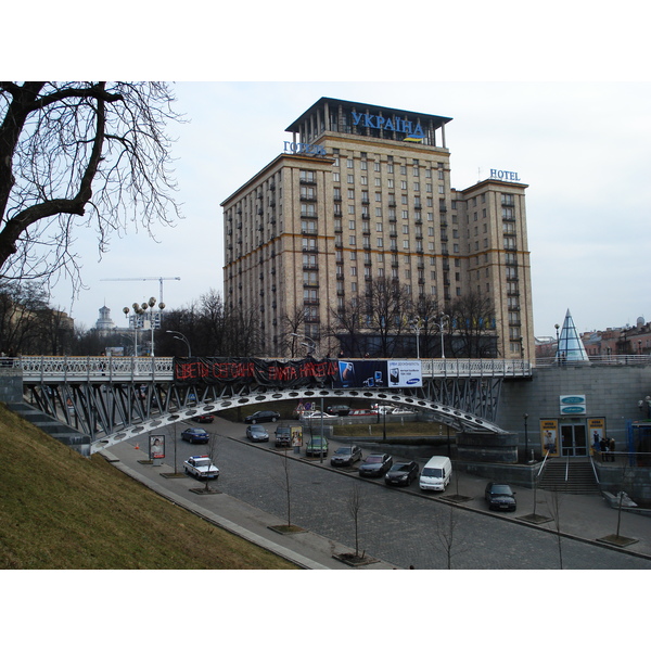 รูปถ่าย ยูเครน(Ukraine) เคียฟ(Kiev) ถนนเครชชาตือค(Kreschatyk Street) 2007-03 7