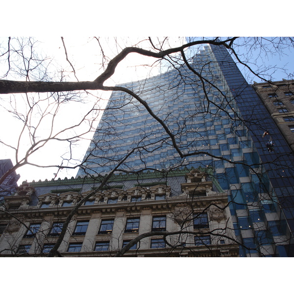 รูปถ่าย สหรัฐอเมริกา(United States) นิวยอร์ก(New York) ตามถนนฟิฟท์อเวนิว(down the 5th Avenue) 2006-03 74