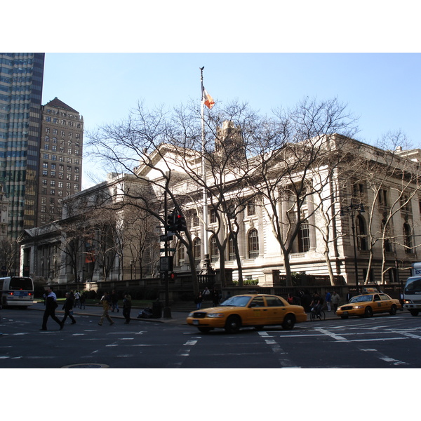 รูปถ่าย สหรัฐอเมริกา(United States) นิวยอร์ก(New York) ตามถนนฟิฟท์อเวนิว(down the 5th Avenue) 2006-03 5