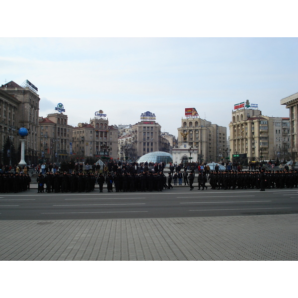 รูปถ่าย ยูเครน(Ukraine) เคียฟ(Kiev) ถนนเครชชาตือค(Kreschatyk Street) 2007-03 32