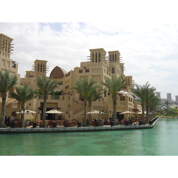 รูปถ่าย สหรัฐอาหรับเอมิเรตส์(United Arab Emirates) ดูไบ(Dubai) มะดีนัตจุมัยเราะห์(Medina Jumeirah) 2005-03 13