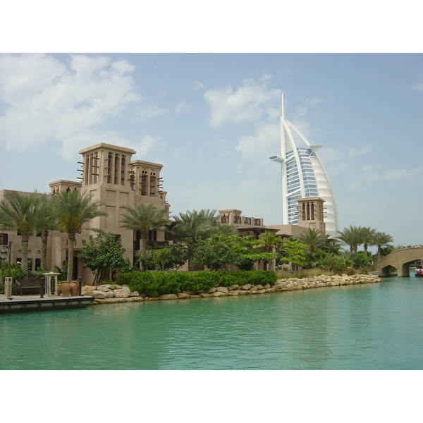 รูปถ่าย สหรัฐอาหรับเอมิเรตส์(United Arab Emirates) ดูไบ(Dubai) มะดีนัตจุมัยเราะห์(Medina Jumeirah) 2005-03 25
