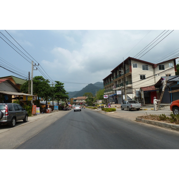 รูปถ่าย ไทย(Thailand) เกาะช้าง(Ko Chang) ถนนบนเกาะ(Island road) 2011-02 76