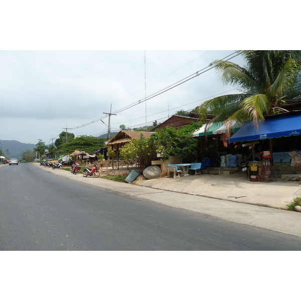 รูปถ่าย ไทย(Thailand) เกาะช้าง(Ko Chang) ถนนบนเกาะ(Island road) 2011-02 71